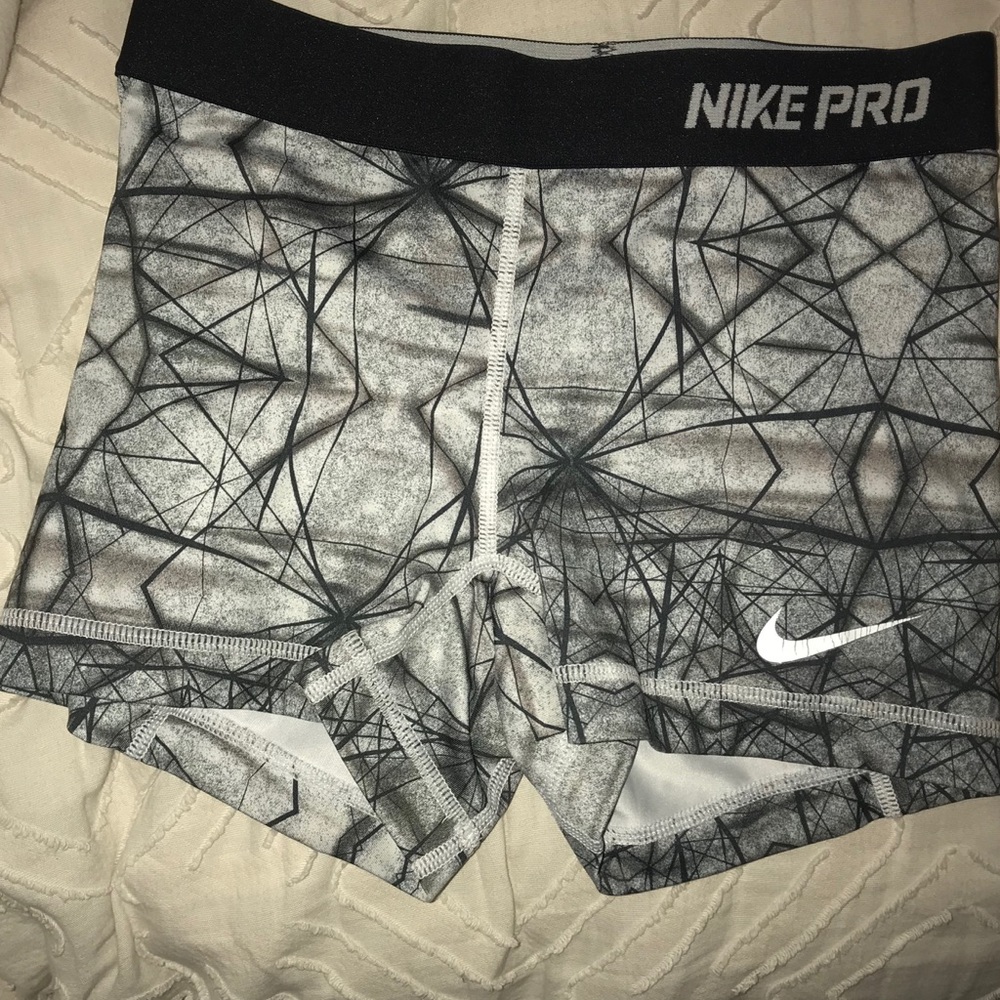 Woman’s Nike pro